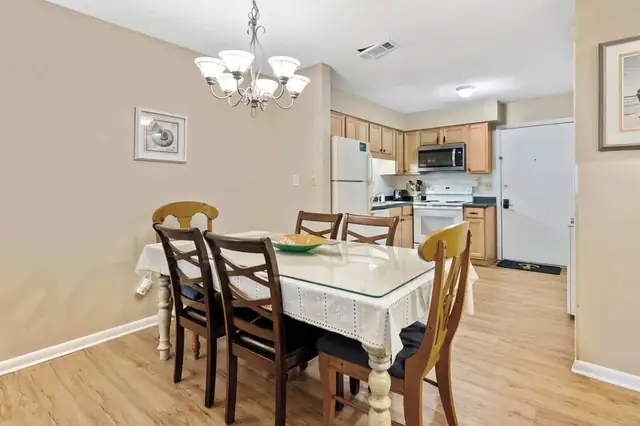 Dining area at Fiddler’s Cove 11C